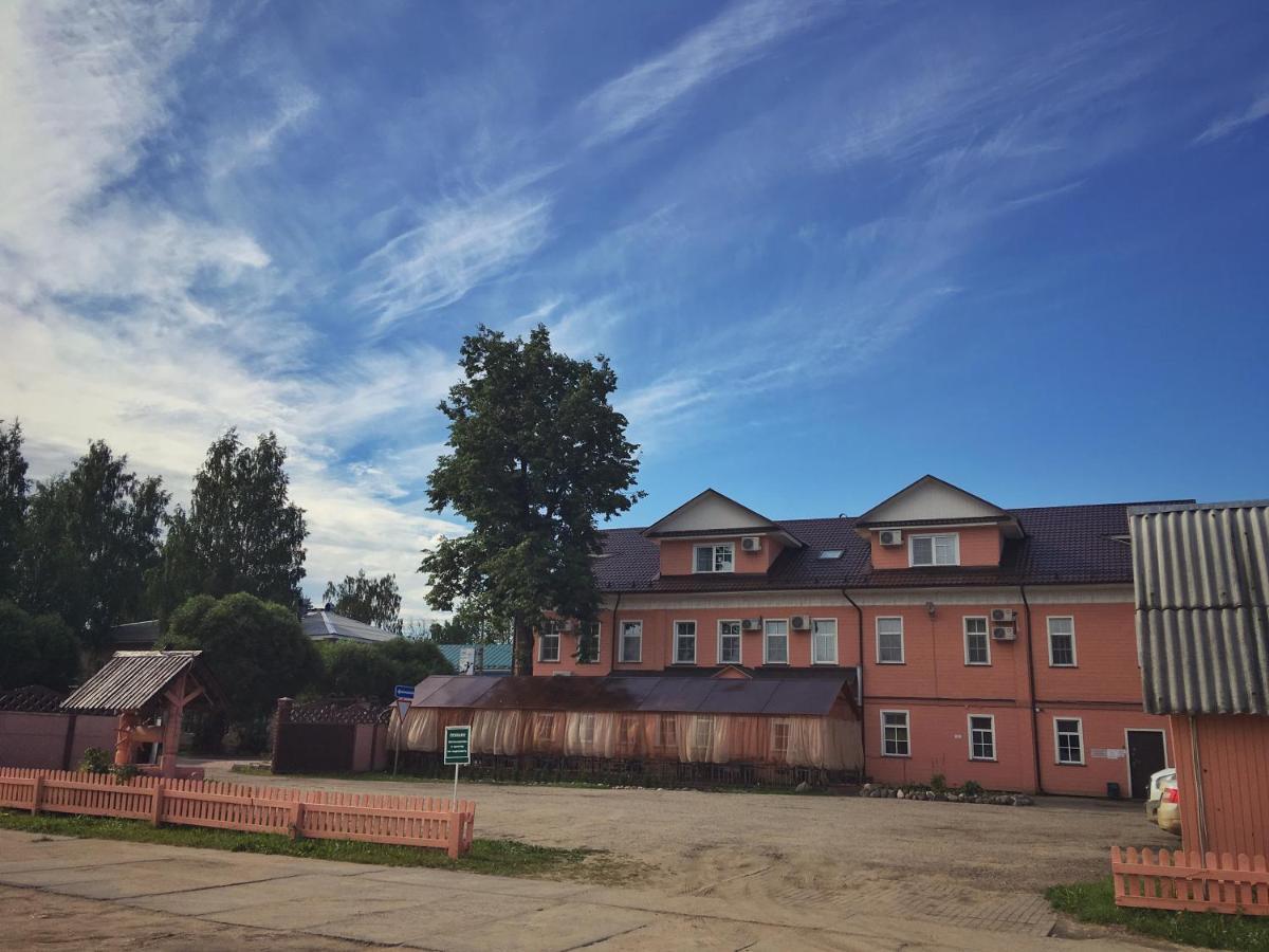 Юрьево подворье Вельск гостиница. Подворье Вельск. Фото Вельск Юрьево подворье. Ресторан подворье.